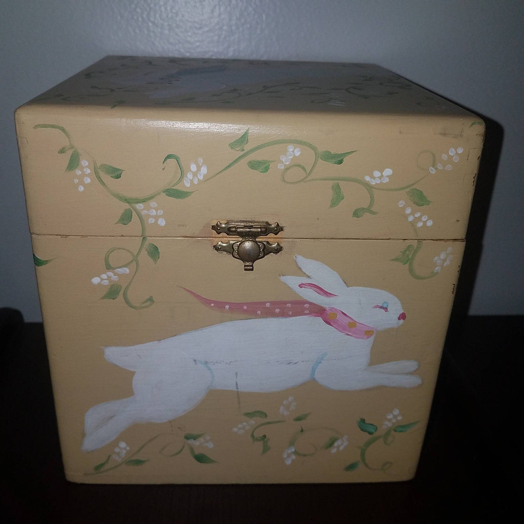 Vintage Easter Bunny Handpainted Cigar Box. New England Primitive Handcrafted Box. Easter Rabbits. Nursery Storage.