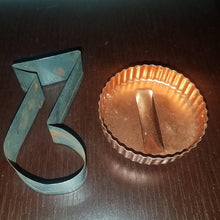 Load image into Gallery viewer, Lot 2 Vintage Cookie Cutters. Copper Plated Biscuit Cutter, Tin Musical Note Cookie Cutter. - Sloth Candle Co.
