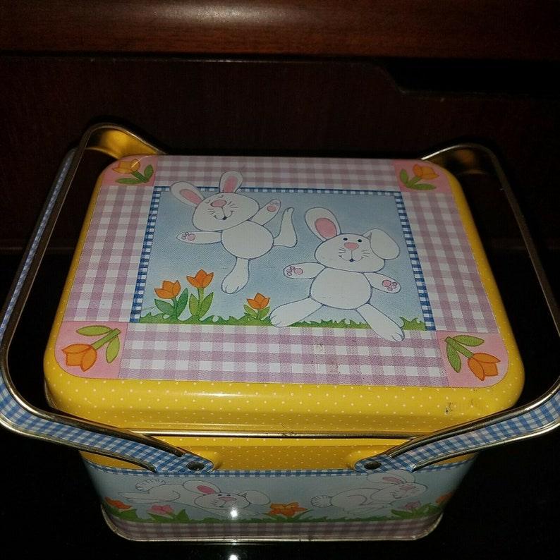 Vintage 1985 Easter Picnic Basket Tin w/ 2 Handles Bunnies Pastel Colors Lunch Pail