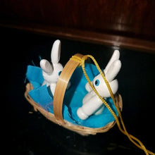 Load image into Gallery viewer, Vtg 80&#39;s Taiwan Easter Tree Ornament. Wooden Easter Bunnies in Rattan Basket.

